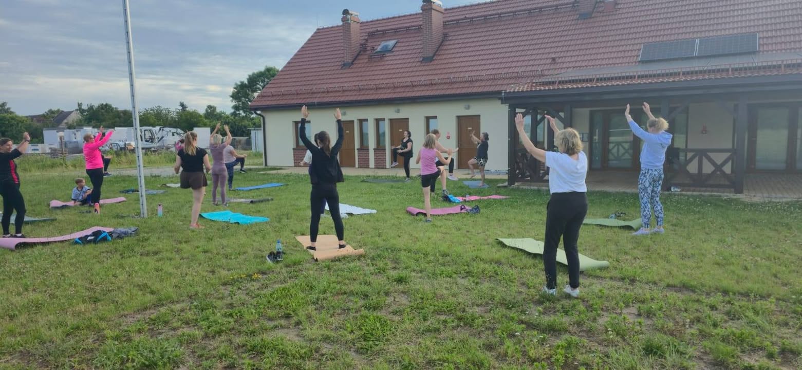 Kolejny trening za nami 💪🤸‍♀️

Tym razem na świeżym powietrzu 🌬
Przy śpiewie ptaków, szumie wiatru na zielonej łące ćwiczyło się naprawdę fantastycznie 🥰
Natalia dała nam wycisk ale do domów wróciłyśmy z uśmiechami na twarzy 😁

Zapraszamy do obejrzenia fotorelacji 📷

Natalia Howis dziękujemy!