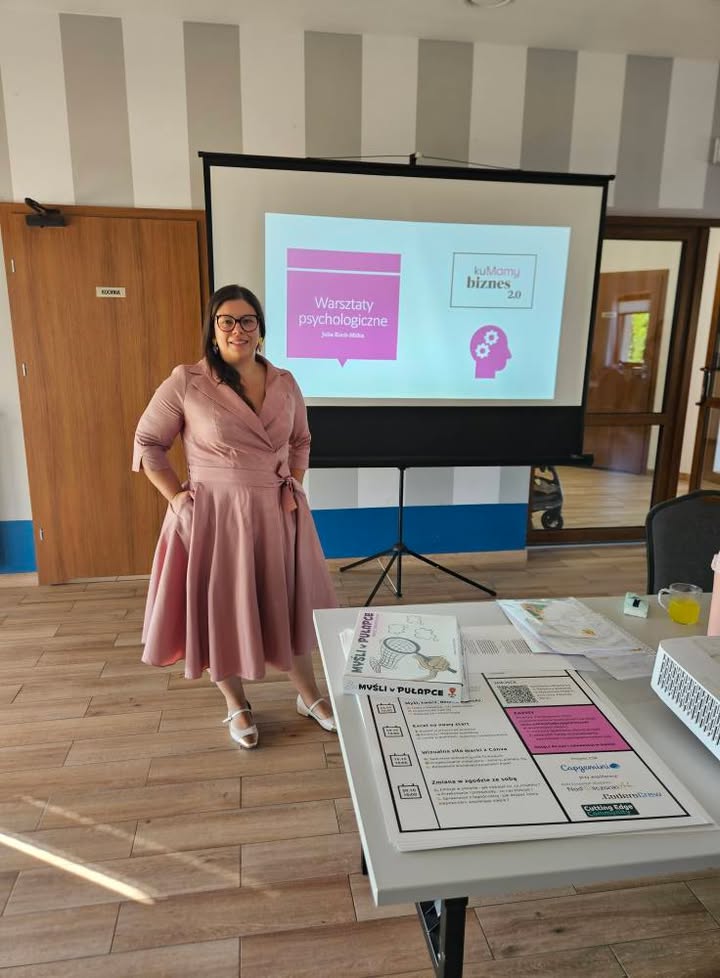 ✨ Za nami już dwa spotkania w ramach projektu KuMamy Biznes!

Dziękujemy wszystkim uczestniczkom za tak liczne przybycie, energię i otwartość 💙

Dziękujemy prowadzącym : Julia Koch-Mitka - psycholog, Izabeli Szkaradek i Urszuli Lizner. 

Dziękujemy Capgemini I CodersCrew!

To dopiero początek – przed nami kolejne inspirujące warsztaty, nowe pomysły i okazje do wymiany doświadczeń. 🚀

A Wy? Co najbardziej podobało się Wam podczas dotychczasowych spotkań? Podzielcie się w komentarzach ⬇️

#KuMamyBiznes #wsparciedlamam #kobietybiznesu