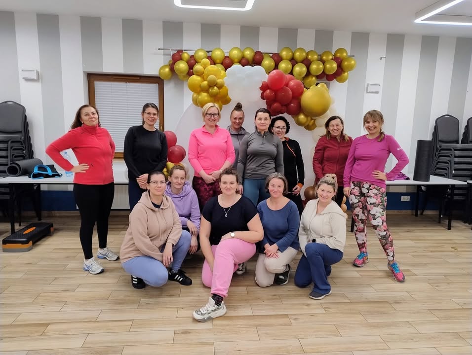 Sylwester za rogiem, więc czas na... operację „odliczanie” 😜

Weszłyśmy z przytupem w nową serię gimnastyczną i już wiemy – łatwo nie będzie 😂

Trening obwodowy? Oj tak, czuć go w każdej komórce ciała! Ale jak zawsze – było warto 💪✨
Do zobaczenia za tydzień!